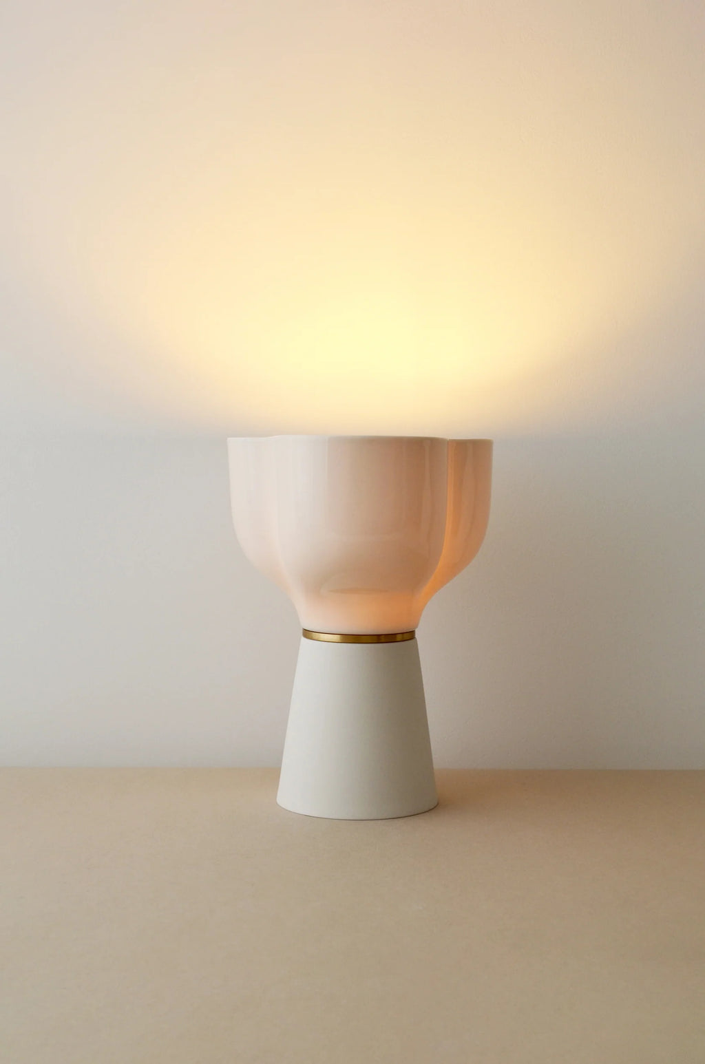 Lampada da Tavolo in Porcellana e Ottone Color Calcare E27