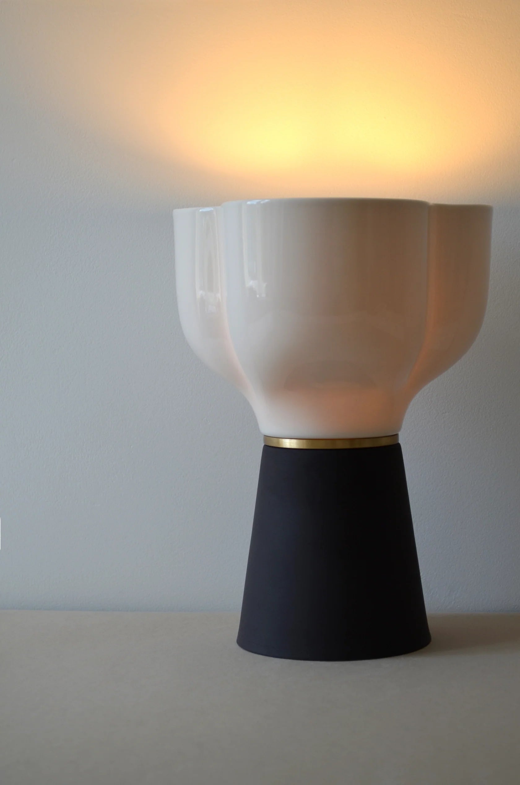 Lampada da Tavolo in Porcellana e Ottone Color Terra Bruciata E27