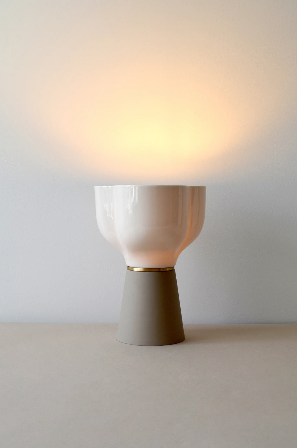 Lampada da Tavolo in Porcellana e Ottone Color Marna E27