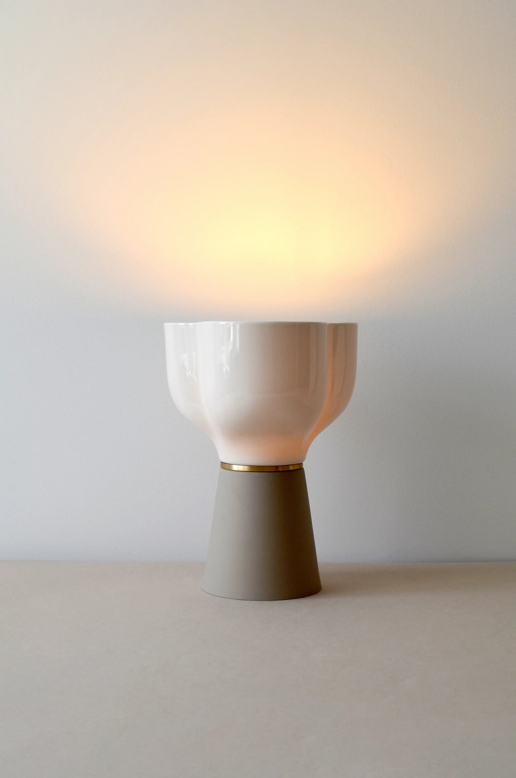 Lampada da Tavolo in Porcellana e Ottone Color Marna E27