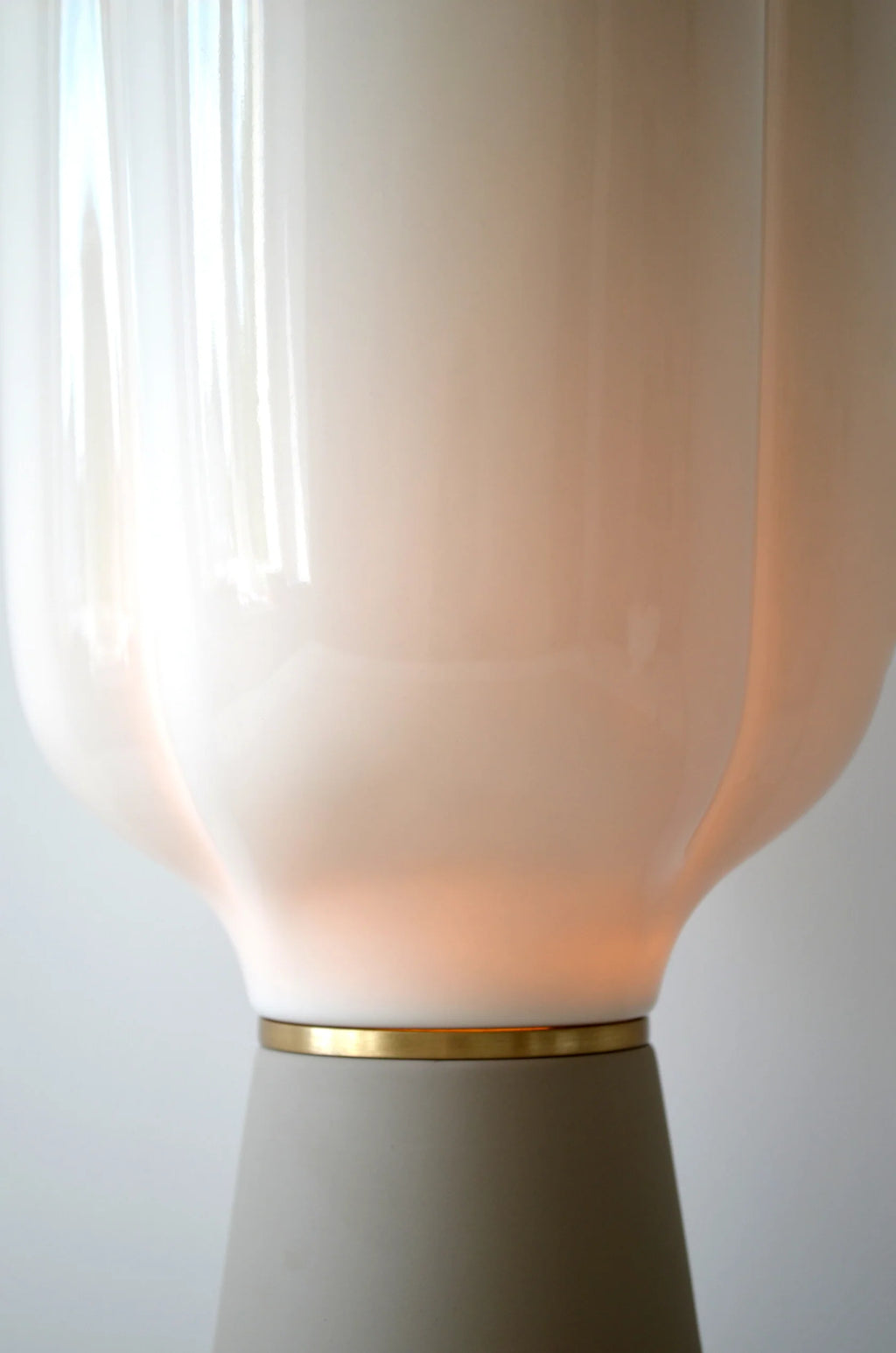 Lampada da Tavolo in Porcellana e Ottone Color Marna E27