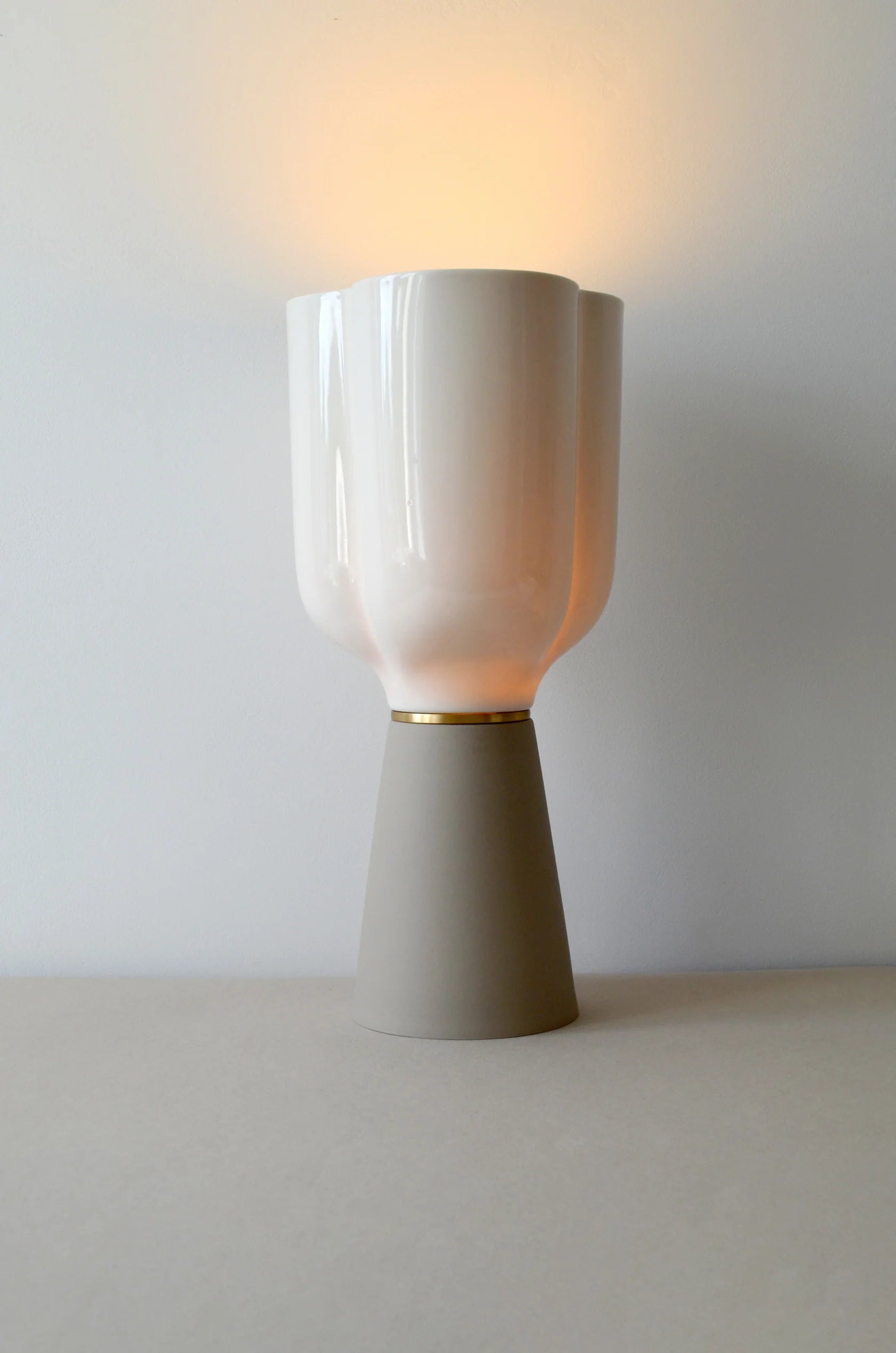 Lampada da Tavolo in Porcellana e Ottone Color Marna E27